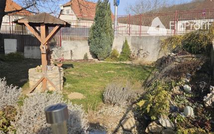 Priestranný rodinný dom s potenciálom dvojgeneračného bývania – Sokolovce pri Piešťanoch