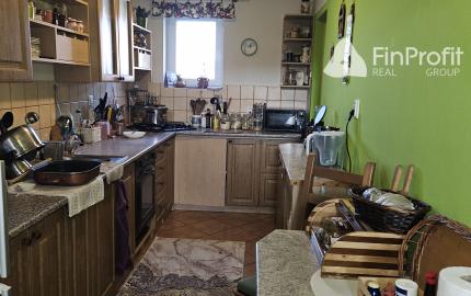 Priestranný rodinný dom s potenciálom dvojgeneračného bývania – Sokolovce pri Piešťanoch