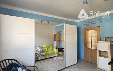 Priestranný rodinný dom s potenciálom dvojgeneračného bývania – Sokolovce pri Piešťanoch