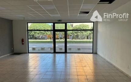 Obchodný priestor so sprchou a soc. zázemím na prenájom – 82,85 m², Kazanská ul.