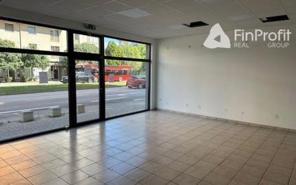 Obchodný priestor so sprchou a soc. zázemím na prenájom – 82,85 m², Kazanská ul.