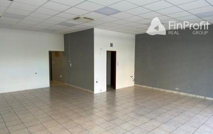 Obchodný priestor so sprchou a soc. zázemím na prenájom – 82,85 m², Kazanská ul.