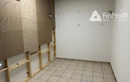 Obchodný priestor so sprchou a soc. zázemím na prenájom – 82,85 m², Kazanská ul.