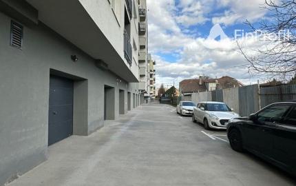 Obchodný priestor so sprchou a soc. zázemím na prenájom – 82,85 m², Kazanská ul.