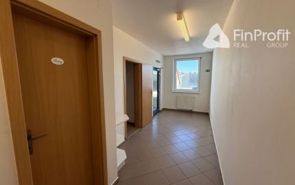 Na prenájom novozrekunštruovaná klimatizovaná kancelária v centre mesta Nitra