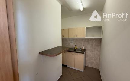 Na prenájom novozrekunštruovaná klimatizovaná kancelária v centre mesta Nitra