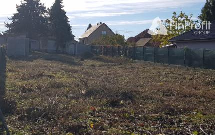 Predám stavebný pozemok v Ivanke pri Nitre 893m2.