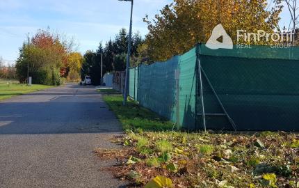 Predám stavebný pozemok v Ivanke pri Nitre 893m2.