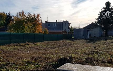 Predám stavebný pozemok v Ivanke pri Nitre 893m2.