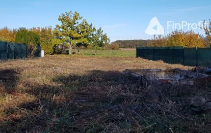 Predám stavebný pozemok v Ivanke pri Nitre 893m2.