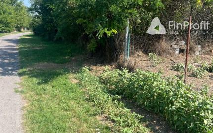 Stavebný pozemok na predaj – 1037 m²