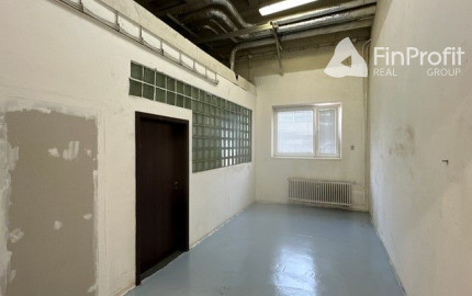 Priestor pre servisno-obchodné a skladovacie využitie na prenájom - 67 m2, Bojnická ul.