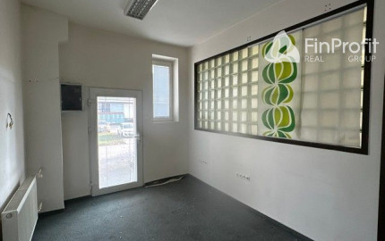 Priestor pre servisno-obchodné a skladovacie využitie na prenájom - 67 m2, Bojnická ul.