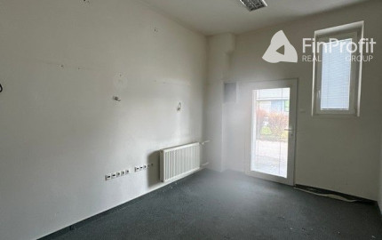 Priestor pre servisno-obchodné a skladovacie využitie na prenájom - 67 m2, Bojnická ul.