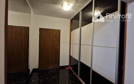 Na predaj veľký polyfunkčný obchodný priestor s rodinným dom a bytovými jednotkami v centre mesta - generujúci zisk