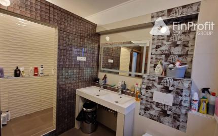 Na predaj veľký polyfunkčný obchodný priestor s rodinným dom a bytovými jednotkami v centre mesta - generujúci zisk