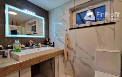 Na predaj veľký polyfunkčný obchodný priestor s rodinným dom a bytovými jednotkami v centre mesta - generujúci zisk