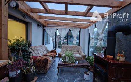 Na predaj veľký polyfunkčný obchodný priestor s rodinným dom a bytovými jednotkami v centre mesta - generujúci zisk