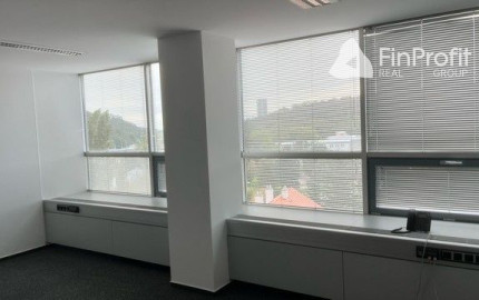Kancelárske priestory vo Westend Tower na prenájom - od 14 m2, ul. Dúbravská cesta.