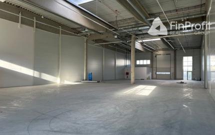 Vykurované obchodno-skladovacie a výstavné priestory na prenájom - od 450 m2, lokalita Bory.