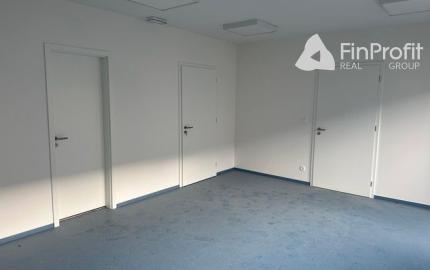 Vykurované obchodno-skladovacie a výstavné priestory na prenájom - od 450 m2, lokalita Bory.