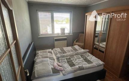 Exkluzívne na predaj priestranný 4-izbový byt s garážou a parkovacím miestom v tichej a príjemnej lokalite Topoľčany - Velušovce za super cenu