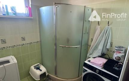 Exkluzívne na predaj priestranný 4-izbový byt s garážou a parkovacím miestom v tichej a príjemnej lokalite Topoľčany - Velušovce za super cenu