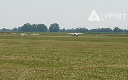 Predám pozemok na nitrianskom letisku v Janíkovciach.