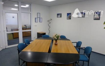 Zrekonštruované kancelárie na prenájom. Možnosť prenájmu skladu - od 11 m2, Slovnaftská ul.