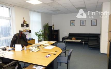 Zrekonštruované kancelárie na prenájom. Možnosť prenájmu skladu - od 11 m2, Slovnaftská ul.