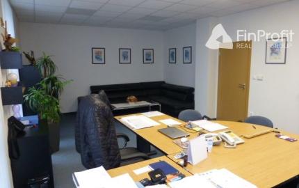 Zrekonštruované kancelárie na prenájom. Možnosť prenájmu skladu - od 11 m2, Slovnaftská ul.