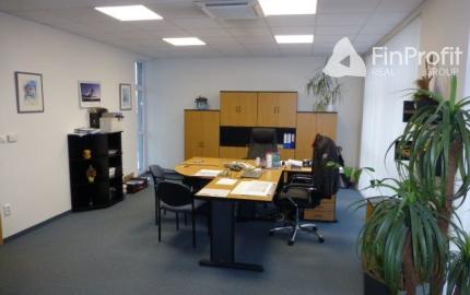 Zrekonštruované kancelárie na prenájom. Možnosť prenájmu skladu - od 11 m2, Slovnaftská ul.