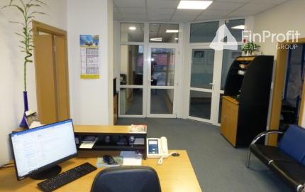 Zrekonštruované kancelárie na prenájom. Možnosť prenájmu skladu - od 11 m2, Slovnaftská ul.