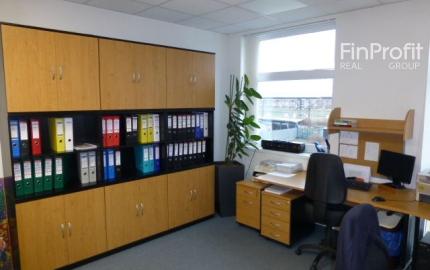 Zrekonštruované kancelárie na prenájom. Možnosť prenájmu skladu - od 11 m2, Slovnaftská ul.