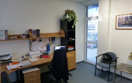 Zrekonštruované kancelárie na prenájom. Možnosť prenájmu skladu - od 11 m2, Slovnaftská ul.