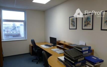 Zrekonštruované kancelárie na prenájom. Možnosť prenájmu skladu - od 11 m2, Slovnaftská ul.