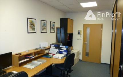 Zrekonštruované kancelárie na prenájom. Možnosť prenájmu skladu - od 11 m2, Slovnaftská ul.