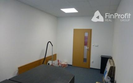 Zrekonštruované kancelárie na prenájom. Možnosť prenájmu skladu - od 11 m2, Slovnaftská ul.