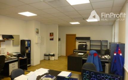 Zrekonštruované kancelárie na prenájom. Možnosť prenájmu skladu - od 11 m2, Slovnaftská ul.