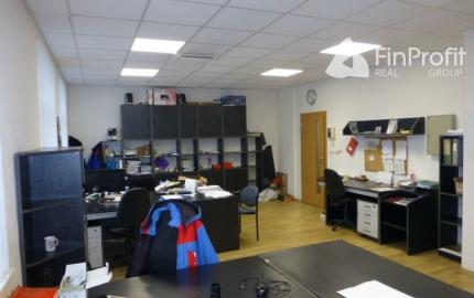 Zrekonštruované kancelárie na prenájom. Možnosť prenájmu skladu - od 11 m2, Slovnaftská ul.