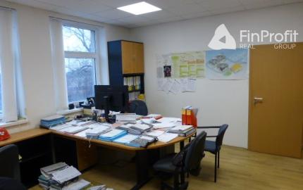 Zrekonštruované kancelárie na prenájom. Možnosť prenájmu skladu - od 11 m2, Slovnaftská ul.