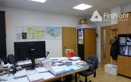 Zrekonštruované kancelárie na prenájom. Možnosť prenájmu skladu - od 11 m2, Slovnaftská ul.