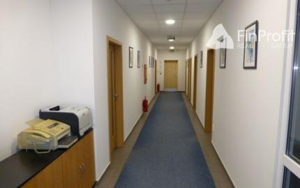 Zrekonštruované kancelárie na prenájom. Možnosť prenájmu skladu - od 11 m2, Slovnaftská ul.