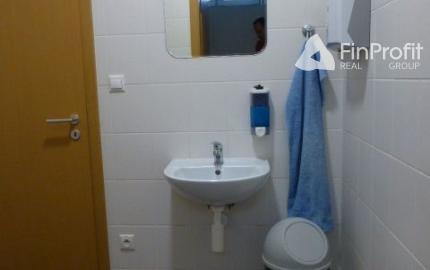 Zrekonštruované kancelárie na prenájom. Možnosť prenájmu skladu - od 11 m2, Slovnaftská ul.