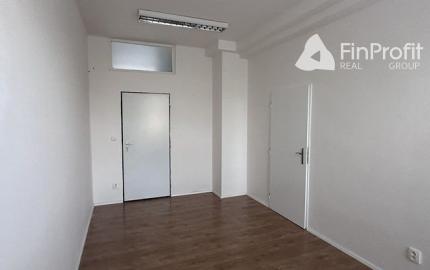 Kancelária s bezplatným parkovaním na prenájom - 36 m2, Rybničná ul.