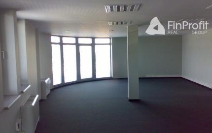 Kancelársky priestor v nízko-podlažnej budove s výťahom na prenájom - 200 m2, Rožňavská ul.
