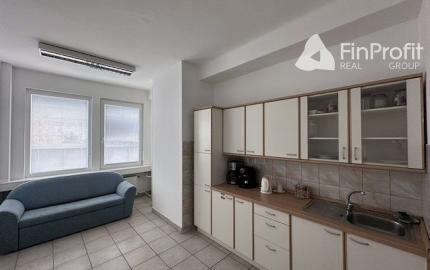 Kancelária s bezplatným parkovaním na prenájom - 52 m2, Rybničná ul.