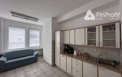 Kancelária s bezplatným parkovaním na prenájom - 19 m2, Rybničná ul.