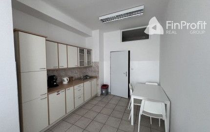 Kancelária s bezplatným parkovaním na prenájom - 19 m2, Rybničná ul.