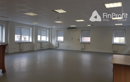 Prenajmem komerčné priestory v Nitre 240m2.